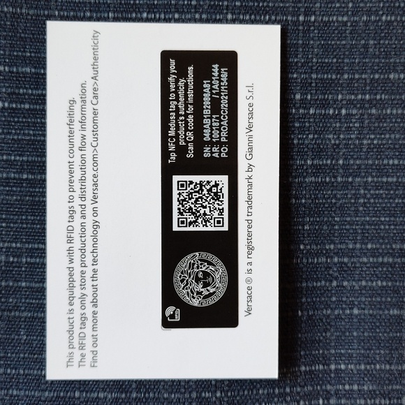 HP 🎉 Full Inclusion Versace La Greca Signature Pouch - Picture 8 of 8